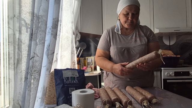 пусть еще солится/ дегустация копченостей/сегодня двое клиентов смотреть онлайн