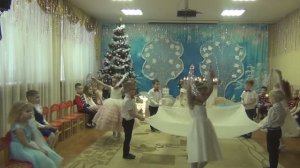 Нежный танец снежинок с тканью «Зимняя сказка» в детском саду