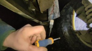 замена противотуманных фар НИВА  ШЕВРОЛЕ замена лампочек противотуманных фар нива шевроле