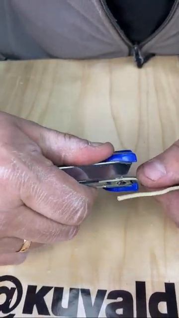 Лайфхак) Зачистка проводов канцелярским степлером) смотреть онлайн