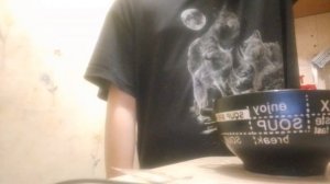 Настя пробует фунчоза.