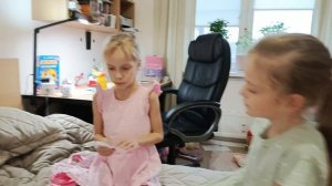 Мия и Камилла и сундук с кристаллами