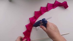 Показываю как сделать розы из атласной ленты быстрым способом. Собираю букет в коробку на подарок