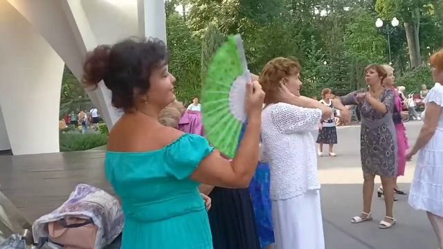 Боби -боба!!!🌹💃Танцы в парке Горького!!!🌴💃Харьков 2021 смотреть онлайн