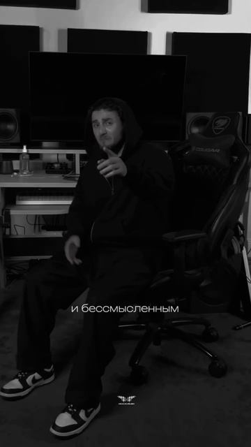 Тот, кто может заставить своими песнями и погрустить и как надо повеселитья😁Но этот трек в самое с смотреть онлайн