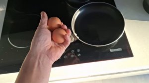 как сделать, что бы  яйца  не слиплись