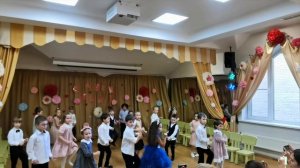 Шуточный танец на день мамы. По барабану.