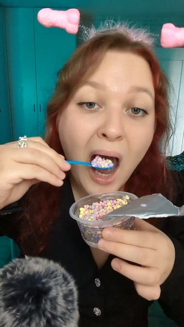 АСМР Мороженое с шариками из Вкусвилл 🍨🥶 итинг/мукбанг ASMR EATING ICE CREAM #asmr #асмр #eating смотреть онлайн