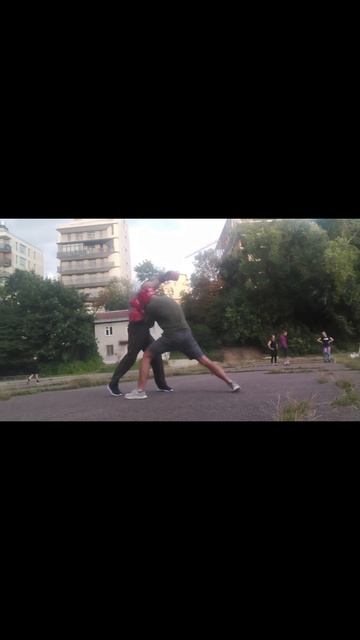 Два прямых левой в голову: ответ правый прямой, защита шаг назад