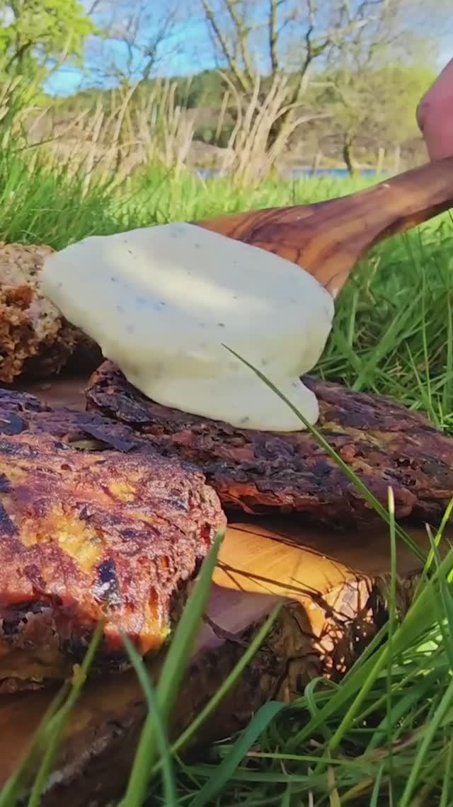 Бургер с рибай-стейком, приготовленный до совершенства🔥 смотреть онлайн