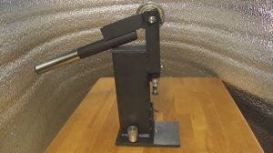 Вертикальный эксцентриковый пресс для штамповки свинцовых пулек в матрицах и пресс-формах.