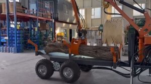 КМУ работа Крана манипулятора с захватом для погрузки бревен и другого оборудования лесовоз