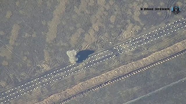 'Ланцет' наносит удар по инженерной технике на Купянском направлении 💥🇷🇺👊 смотреть онлайн