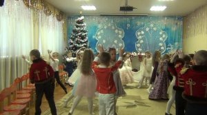 Вход на новогодний утренник в подготовительной группе. "Волшебная сказка"