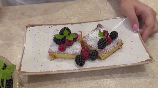 Готовим ТВОРОЖНУЮ ЗАПЕКАНКУ С ИЗЮМОМ🥮