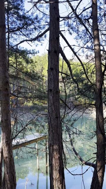 Секретное место в Крыму. Бирюзовое озеро в Кореизе под Ай-Петри #корез #айпетри #крым2025 смотреть онлайн