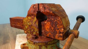 70 ЛЕТ РЖАВЕЛИ В ГАРАЖЕ — теперь как НОВЫЕ! Реставрация тисков СССР