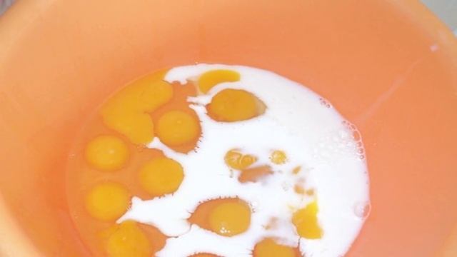 Омлет из перепелиных яиц в мультиварке