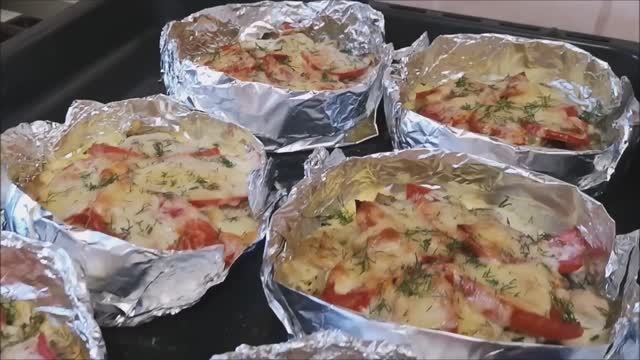 Картофель в духовке с мясом. Порционная подача ужина. Ужин в духовке для всей семьи смотреть онлайн