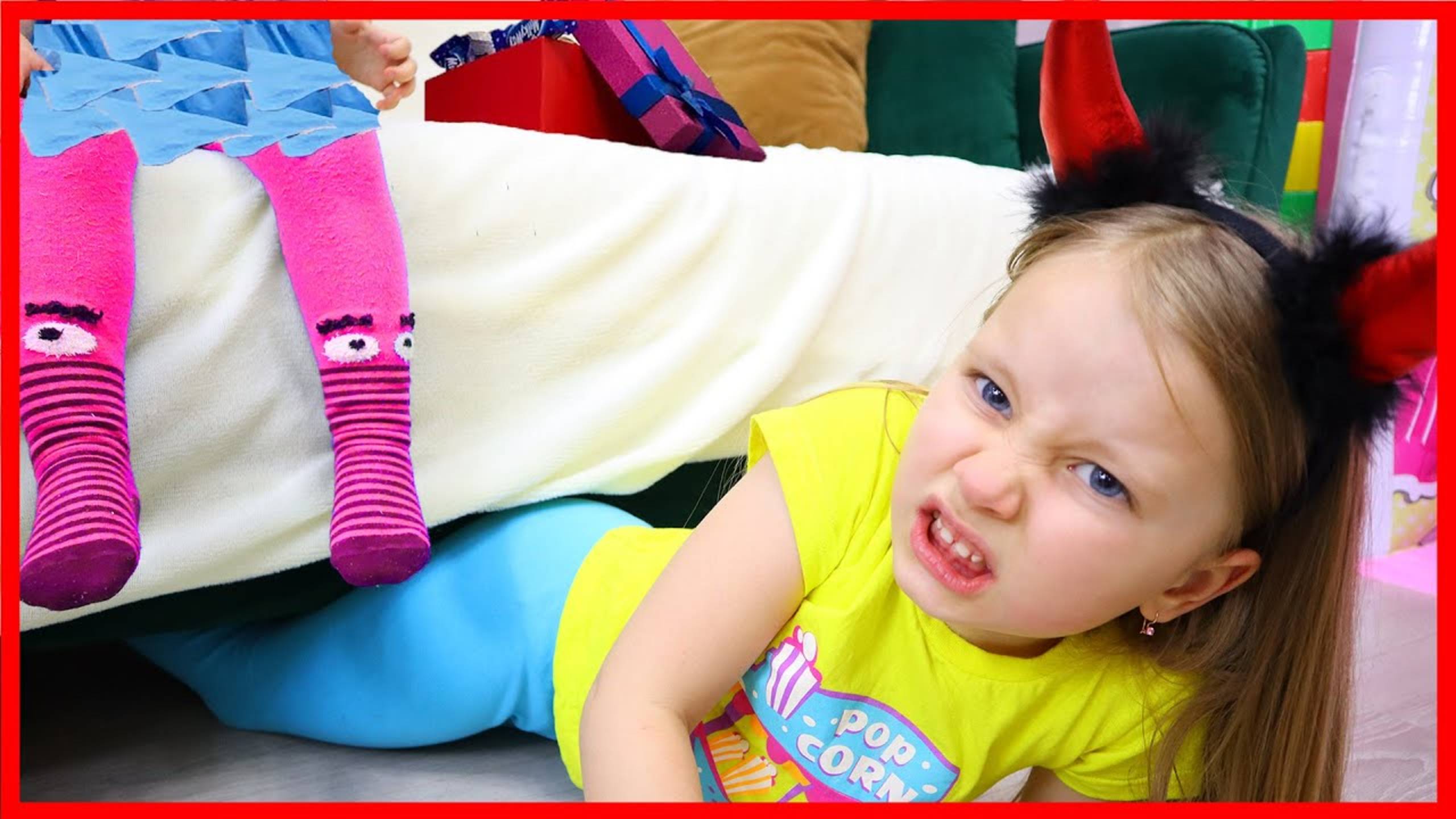 Милана и Амелия не поделили конфеты на Хэллоуин. Видео для детей смотреть онлайн