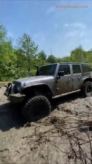 В реальном болоте Jeep Wrangler Rubicon
