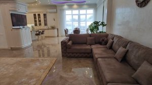 Шикарный Дом с плиткой от Версаче