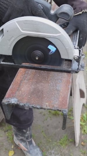 Пилю швеллер ПАРКЕТКОЙ как дерево!