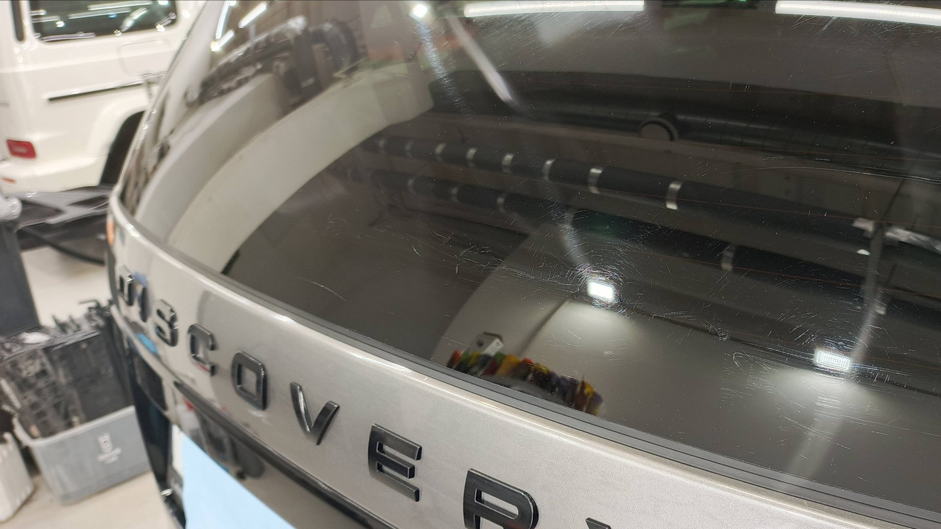 Шлифовка заднего стекла DISCOVERY