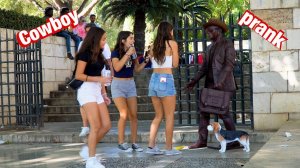 Памятник вдруг взял и пошёл! на удивление прохожих