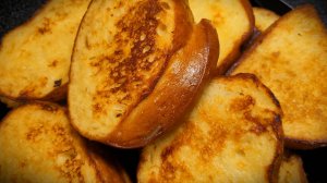 Гренки с яйцом и молоком на сковороде