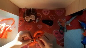 Новогодняя игрушка на елку в технике трикотин