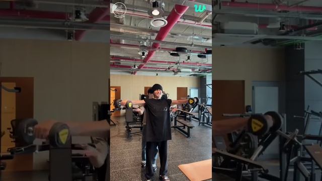 Ким любимый Техён! Шикарная музыка и великолепный наш V! Самый лучший!!! смотреть онлайн