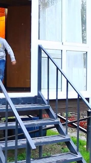 СБЕЖАЛ ЧЕРЕЗ КАЛИТКУ!  #schoolboy #скулбой #скулбойраневей