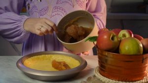 Пирог из песочного теста с яблочным пюре