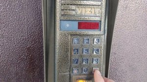 Открытие домофона Vizit кодом