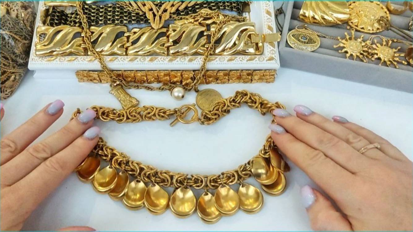 40.1 Распаковка базовой винтажной бижутерии из США в золотом цвете смотреть онлайн