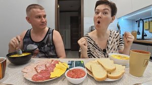 Мукбанг Вован с меня УГОРАЕТ, а я с него! ПРОСТАЯ жизнь СЧАСТЛИВОЙ семьи! Семейный обед в России