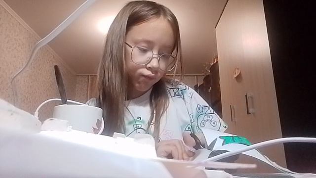 УКРАШАЮ СВОЮ КОМНАТУ чпуууууньк 3/3