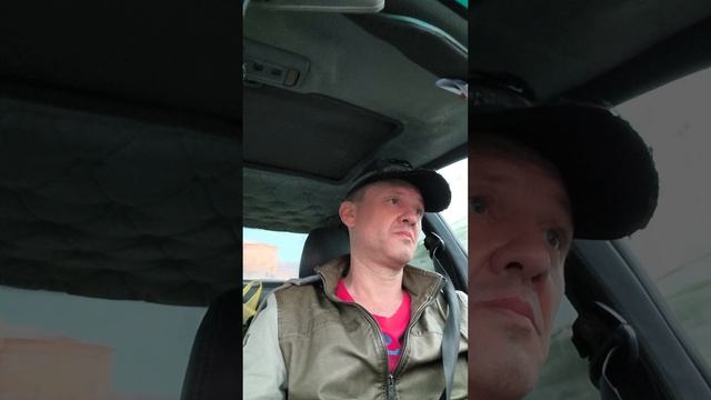 Голубоглазый конопатый человек