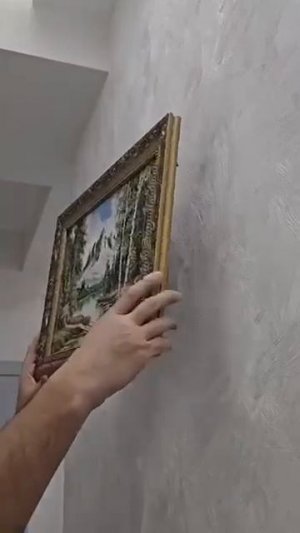 How to hang a painting easily