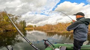 РЫБАЛКА с НОЧЁВКОЙ, МЕСТНЫЙ РЫБАК ПОКАЗАЛ как РЫБУ НАДО ЛОВИТЬ! Спиннинг в 2025
