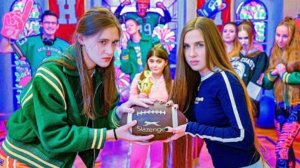 ФУТБОЛЬНАЯ БИТВА - ВАМПИРЫ ПРОТИВ ШКОЛЬНИКОВ!!! Диана VS Вампиры!🧛