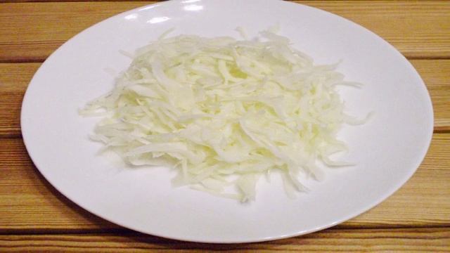 Салат Витаминный с капустой и клюквой