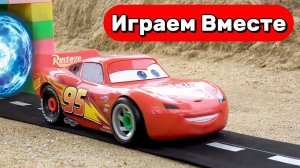 ИГРАУШКИ ИЗ МУЛЬТИКА ТАЧКИ ДЛЯ ДЕТЕЙ ⚡ МОЛНИЯ МАККУИН И ДРУГИЕ ТАЧКИ ПОПАДАЮТ В ВОЛШЕБНЫЕ ВРАТА