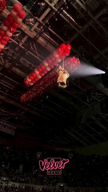 Полёт Краймбрери и Билана #марикраймбрери #димабилан #полёт #шоу #itsmylife смотреть онлайн