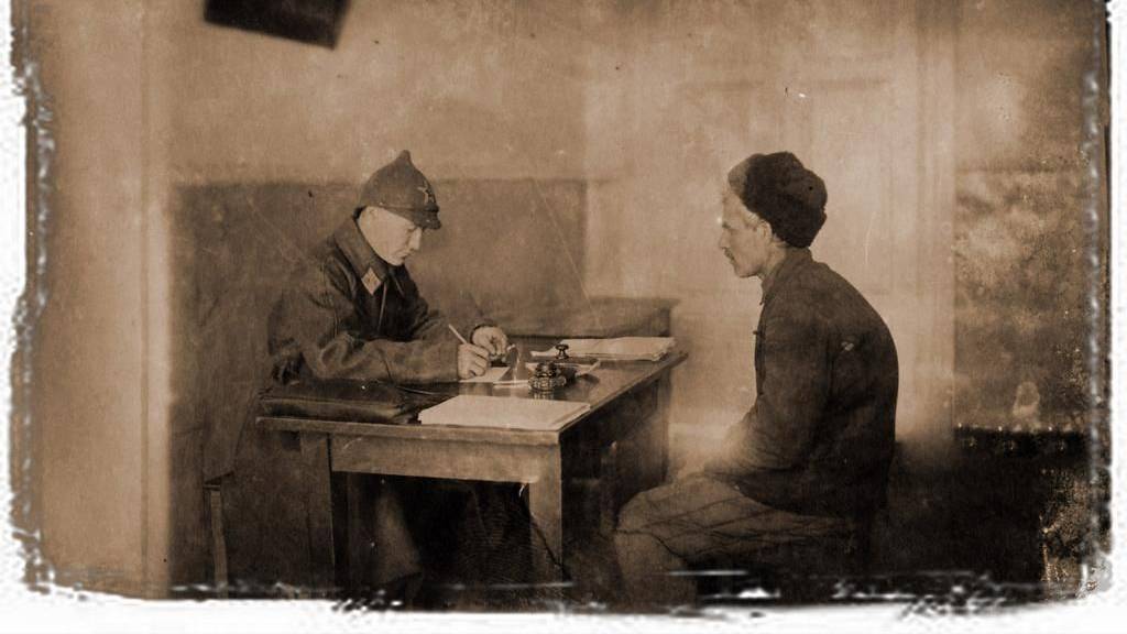 Самолёт взлетевший 40 лет назад приземлился на военном аэродроме смотреть онлайн