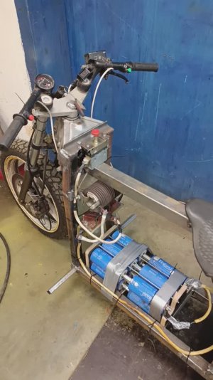 Бешеный самокат на титанате!