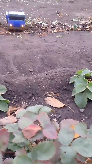 КАМАZ сносит землю