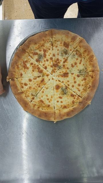 Пицца с бортиками сырными