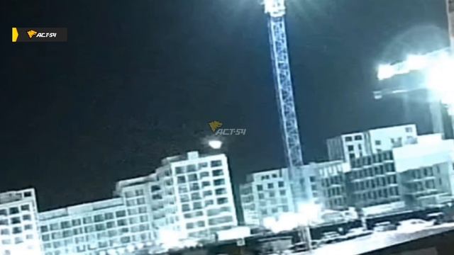 Яркий метеор, летевший из созвездия Водолея со скоростью около 20 км/с смотреть онлайн